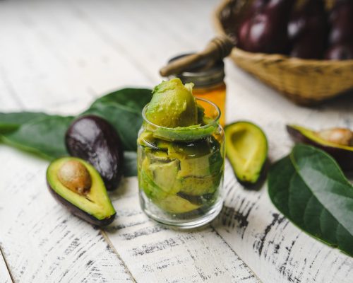la mejor fuente de grasas saludables son los aguacates