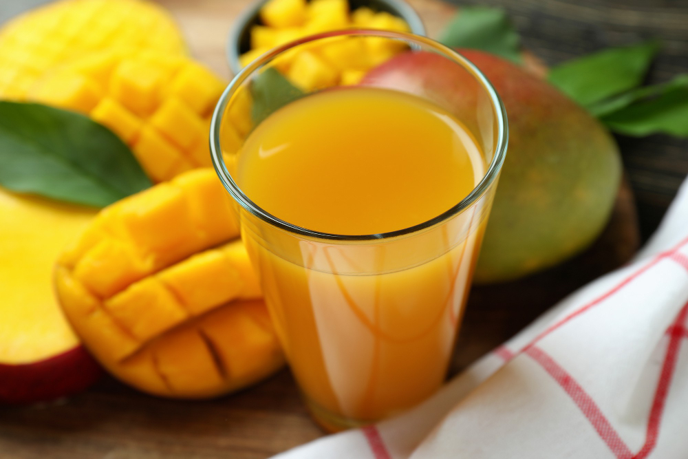 Puedes hacer refrescos de frutas tropicales como piña, mango y papaya